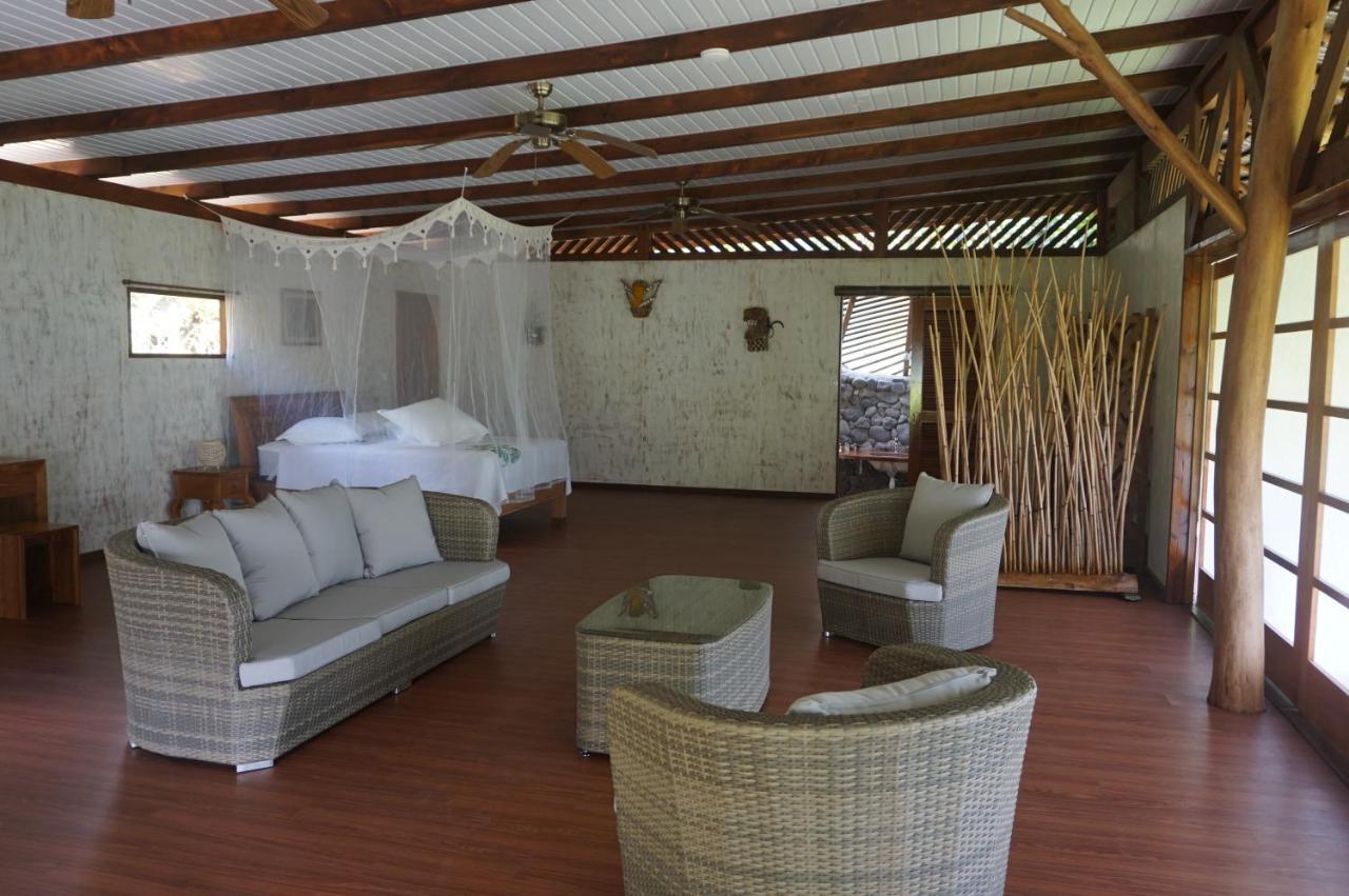 Vanira Lodge Teahupoo Exterior photo