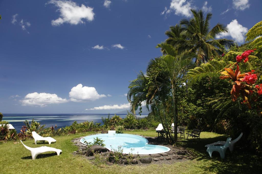 Vanira Lodge Teahupoo Exterior photo