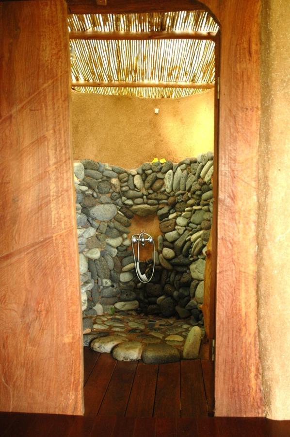 Vanira Lodge Teahupoo Exterior photo