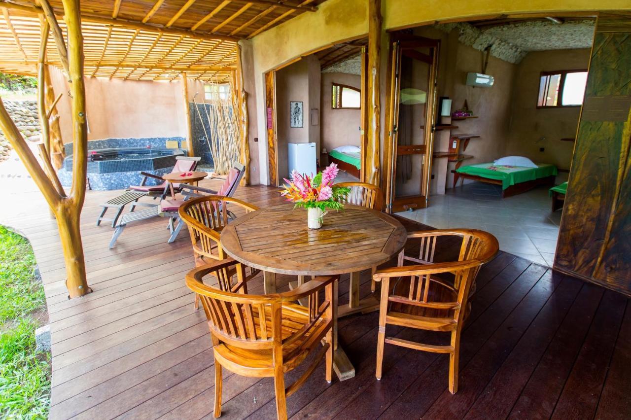 Vanira Lodge Teahupoo Exterior photo
